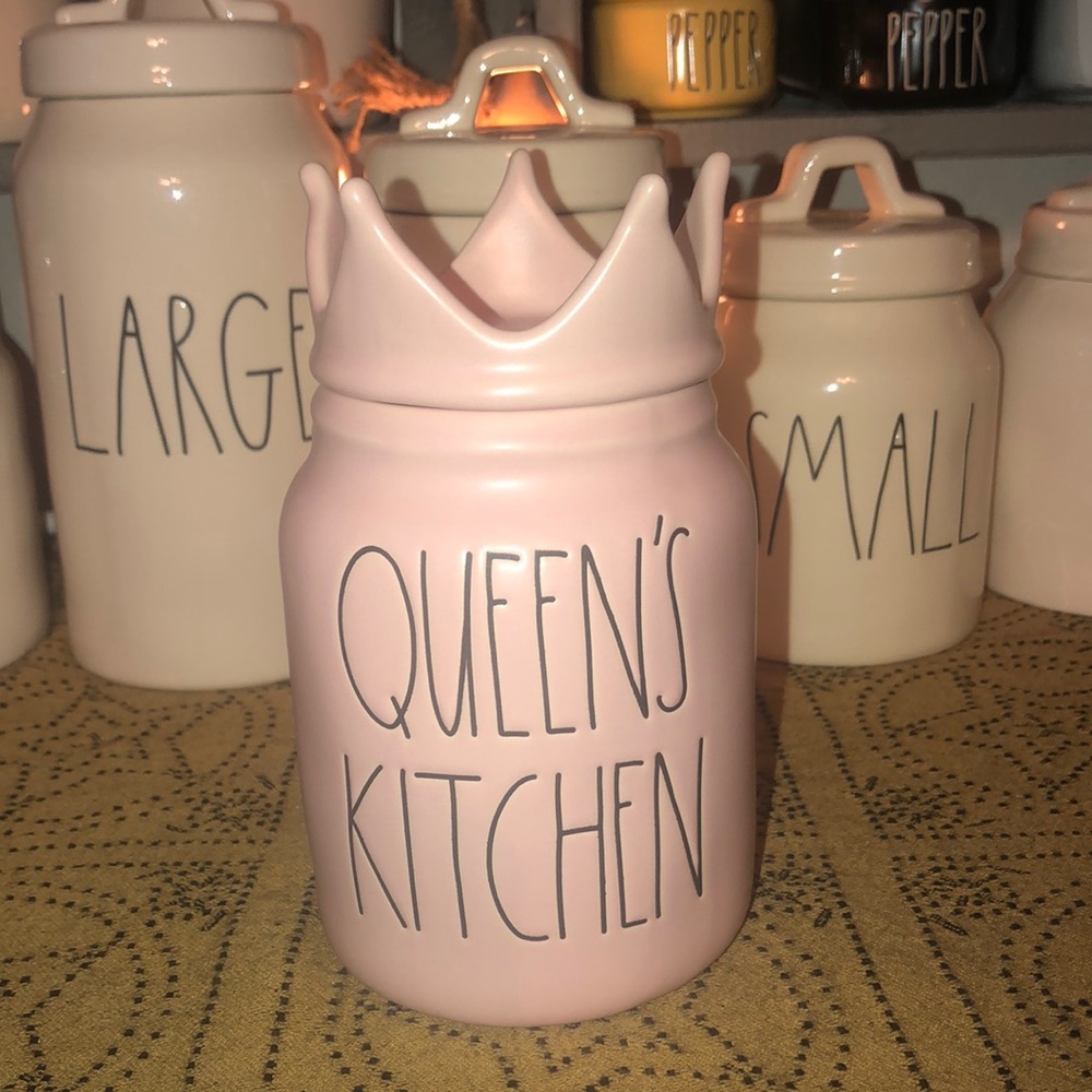 Rae Dunn QUEEN’S KITCHEN Baby Canister with Crown Topper Pink